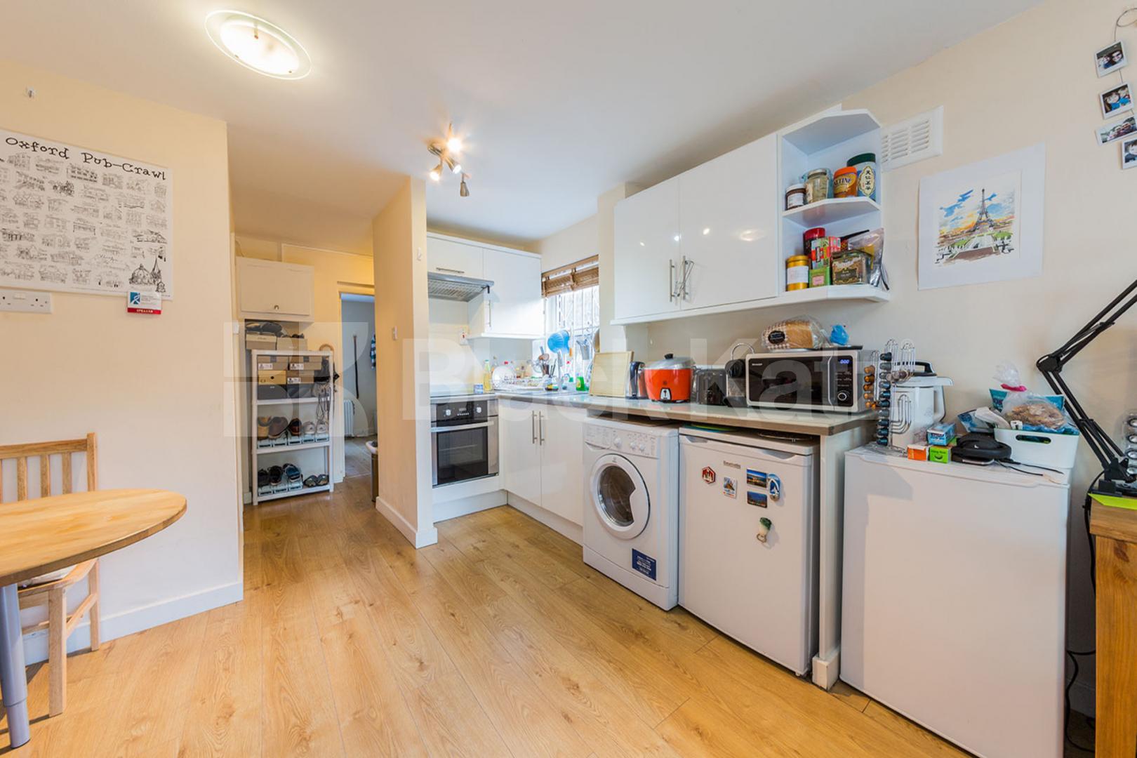 modern 1 bedroom property with access to communal gardens Hillmarton Road, Islington / Caledonian Road